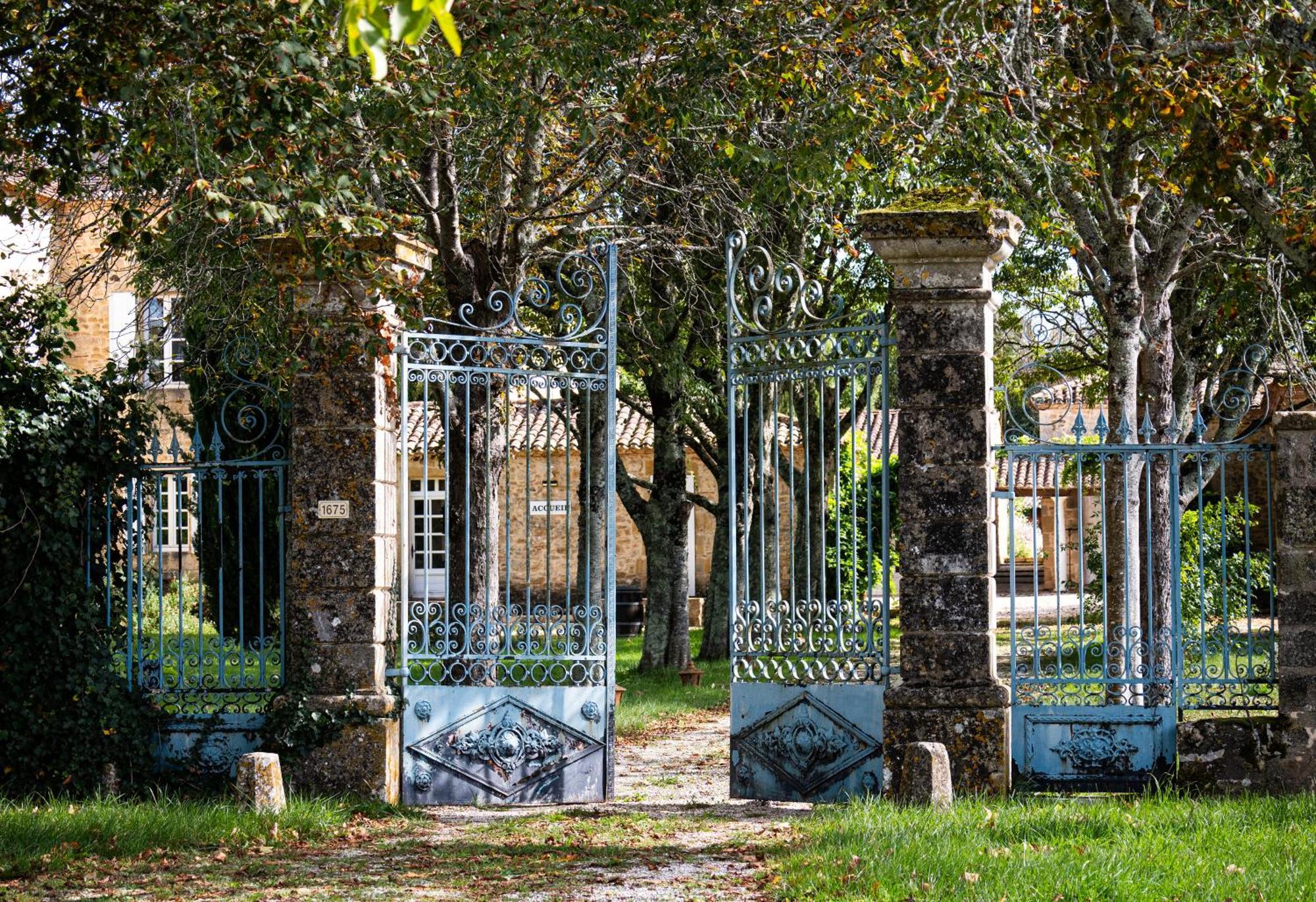 Chateau La Gineste - Castle And Vineyard Duravel Bagian luar foto